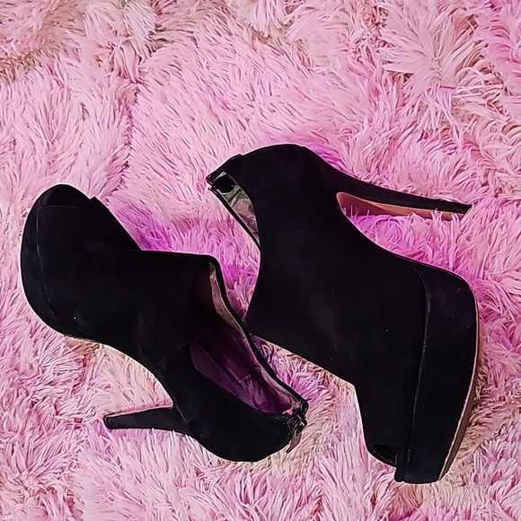 VINCE CAMUTO - Picture 1 of 8